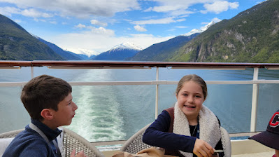 Cruise ship dining and entertainment